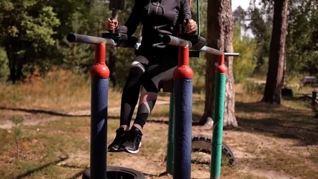 Тренировка в лесу вместе с Sunny Fit смотреть онлайн