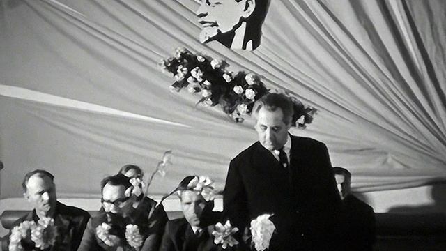 1972 год. Тюмень. Вручение переходящего Красного знамени сетевязальной фабрике.