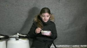 Владикавказская епархия кормит людей, ожидающих проезда у пункта-пропуска Верхний Ларс.