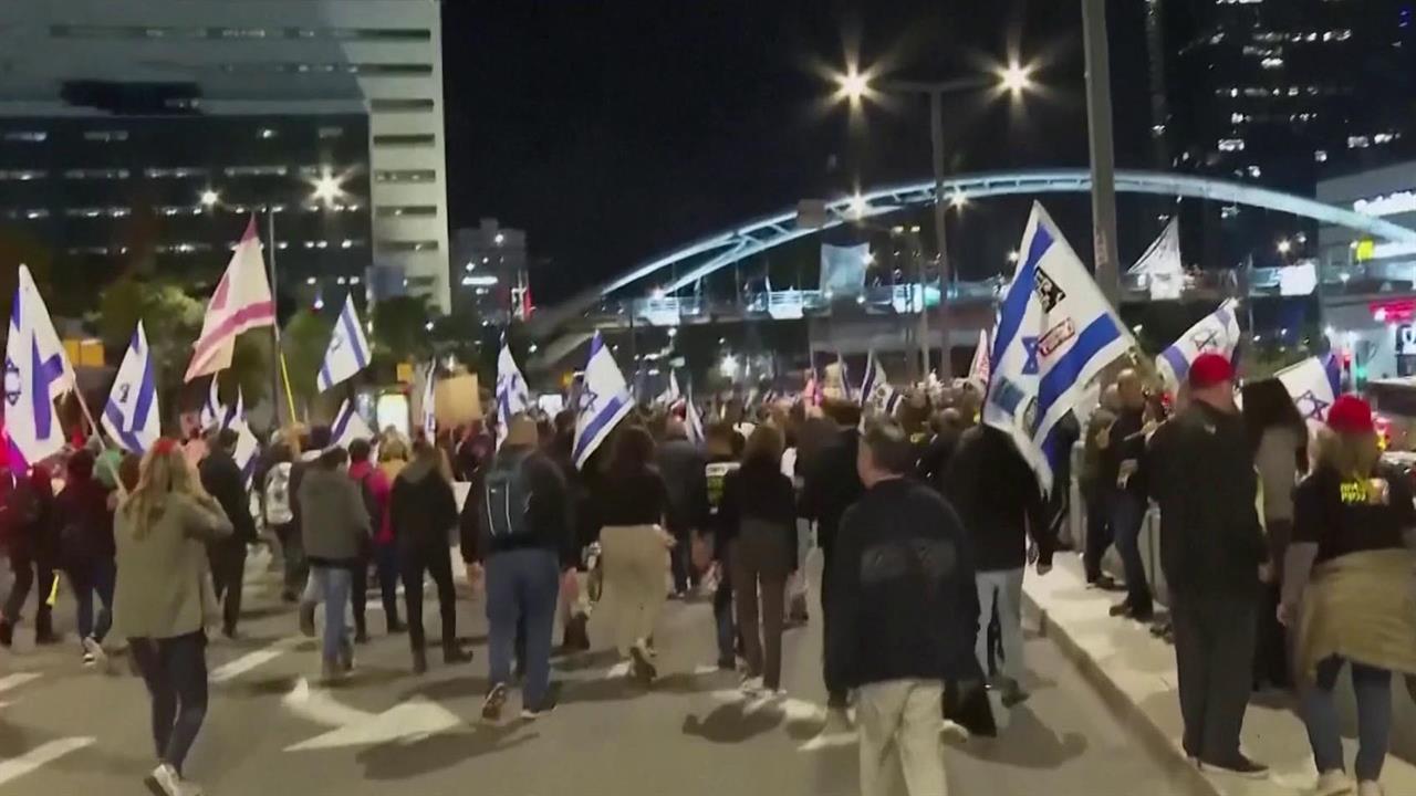 В Израиле тысячи протестующих требуют отставки премьер-министра Нетаньяху