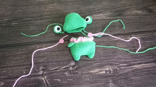 Лягушка амигуруми