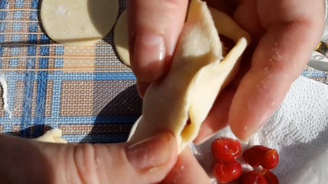 ВАРЕНИКИ С ВИШНЕЙ ( ШПАНКОЙ) В СОУСЕ dumplings with cherries