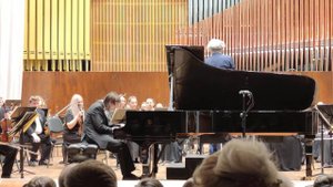 Концерт No1 для фортепиано с оркестром си-бемоль минор, соч.23. используется Алксандр Музыкантов