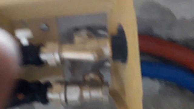 Установка настенных конвекторов.