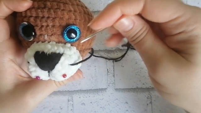 Как вышить носик тигру 2 часть. Вышиваем точки на мордочка. смотреть онлайн