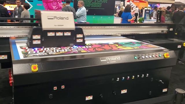 Roland IU-1000 Flatbed Printer смотреть онлайн