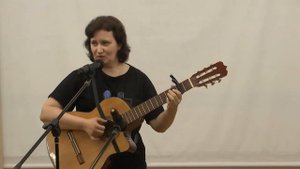 Песню Трофима "Золотые маковки церквей" исполняет Аэлита Быданцева