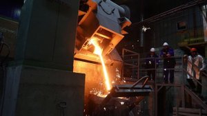 Разлив чугуна с индукционных печей Inductotherm