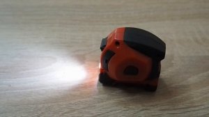 Замена батареек в рулетке Milwaukee с подсветкой (48226602).