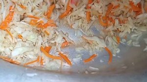 Квашеная капуста.Какая вкусная закуска - это квашеная капустка.Вкусно заходите и рецептик посмотрит