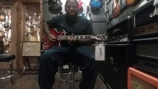 Playing a 2018 Gibson Les Paul Standard HP at Guitar Center in Las Vegas, NV (Part 1) смотреть онлайн