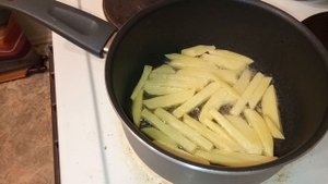 Жареная картошка дома на сковородке, как фри.
