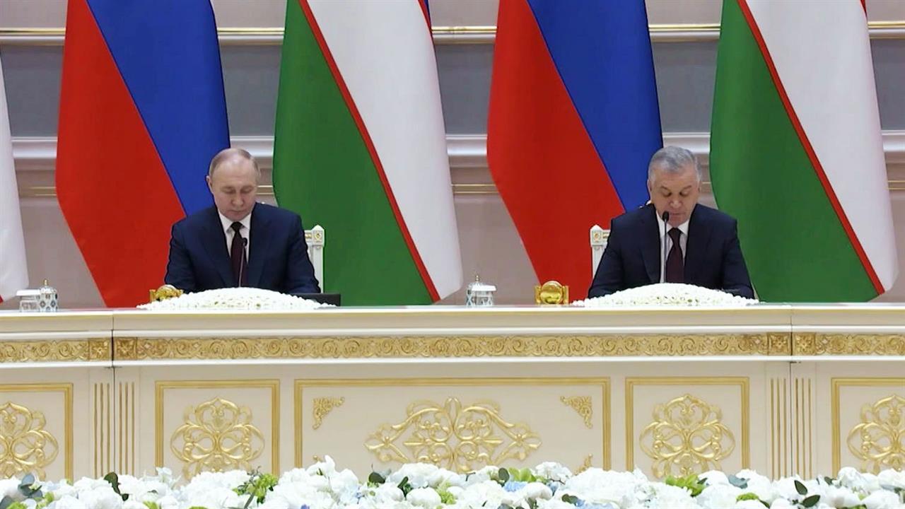 Пакет из почти 30 соглашений подписан по итогам государственного визита Владимира Путина в Ташкент