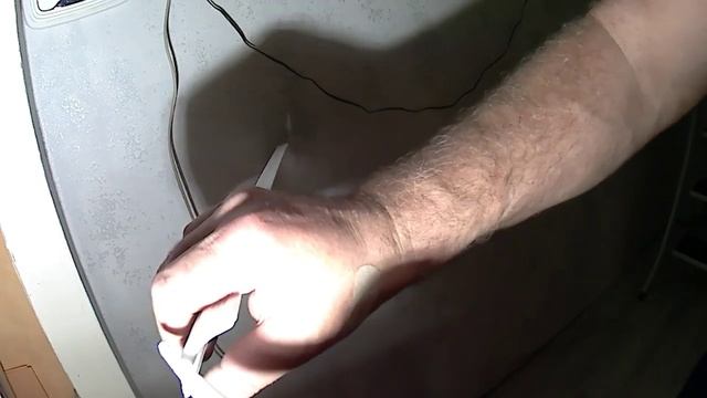 "Приклеиваем"  при помощи гвоздей потолочные пенопластовые плинтуса. Очень быстро.