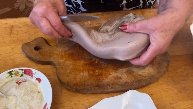 Язык с чесночным соусом смотреть онлайн