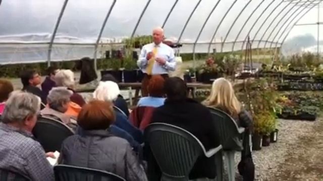 Raymond Evison at the Phoenix Perennials Clematis Conundrum - "Josephine"  (4 of 10) смотреть онлайн