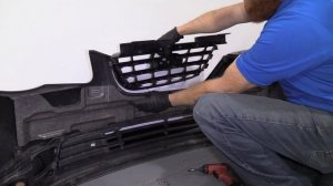 How to Remove Front Upper Grille 07-10 Hyundai Elantra