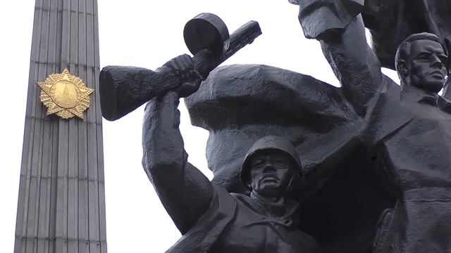Синема. Памятники Луганска. Памятник Воинам-освободителям