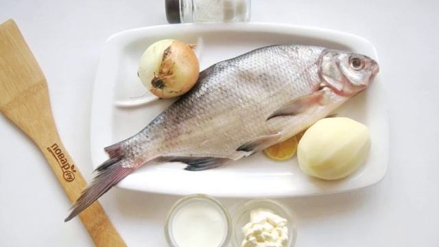 Лещ в духовке с картофелем. Рецепт как приготовить