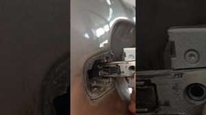 Как открыть заблокированные правые двери Porsche Cayenne S.