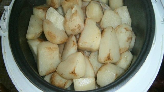 Тушеная картошка с индейкой в мультиварке