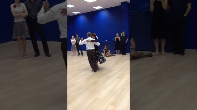 Дани Фляко (Dani Flaco). Милонга. Как танцевать милонгу быстро [2/2] смотреть онлайн