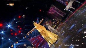 Azerin söylüyor ''Sarı Gelin''