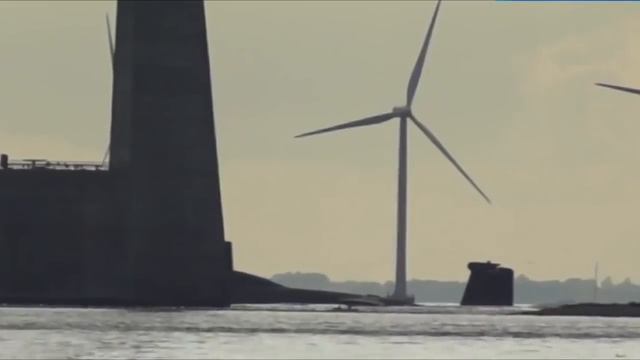 АПЛ ТК 208 «Дмитрий Донской» и крейсер «Пётр Великий» проходят мост 'Большой Бельт' смотреть онлайн