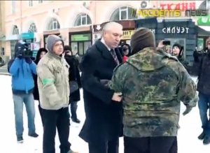 2015.01.21. Харьков. Бандэровцы пытались бросить директора Департамента ком. хоз. в мусорку