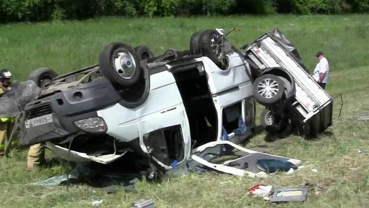 Под Новосибирском попал в аварию микроавтобус с детьми