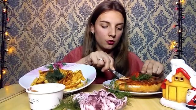 Мукбанг://  ОСЬМИНОГ?// ФРИ?//ДОМАШНЯЯ КОЛБАСА?& Пробую первый раз осьминога, моя реакция???!