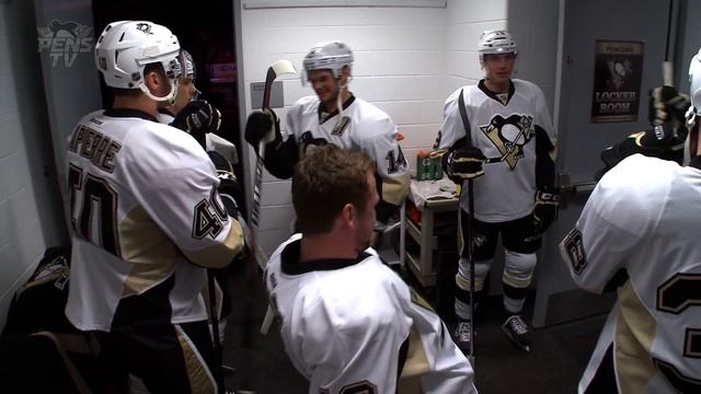 In The Room S04E05: Planes, Trains, and Hockey Games смотреть онлайн