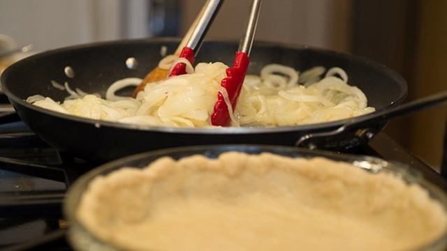 Быстрый пирог с луком