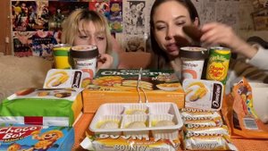 МУКБАНГ?СЛАДОСТИ С МАНГО/ МОТИ/CHOCO-PIE/BOUNTY/CHUPA CHUPS/ALPEN GOLD/МОРОЖЕНОЕ  /MUKBANG SWEET