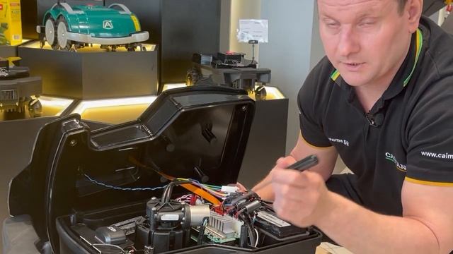 ГАЗОНОКОСИЛЬЩИК 2023 Разбираем робота. Робот-газонокосилка Caiman #robotmower#садоваятехника #обзор