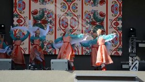 274 года РОСТОВУ-НА-ДОНУ. ЛЕБЕДУШКИ. АНСАМБЛЬ "ЛЕБЁДУШКИ"