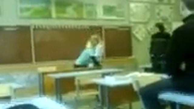 школьницы на перемене.3GP смотреть онлайн