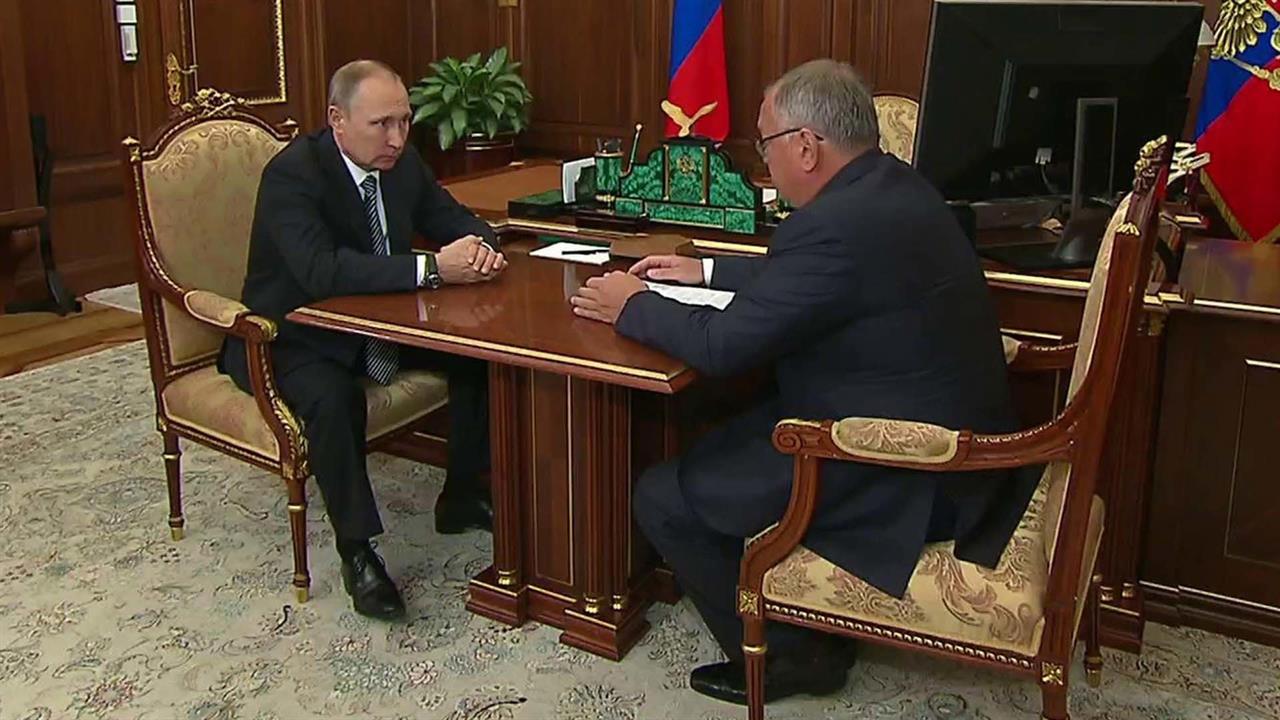 Снижение ставок по потребительским кредитам для на...тем встречи Владимира Путина с главой банка ВТБ