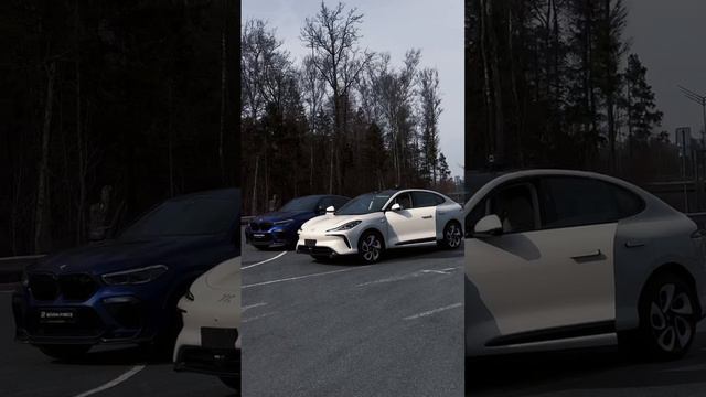 Что за автомобиль рядом с BMW X6M?