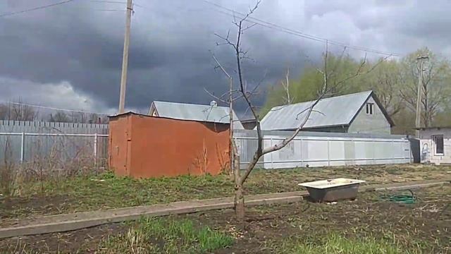 Как привести в порядок клумбу с малиной. смотреть онлайн