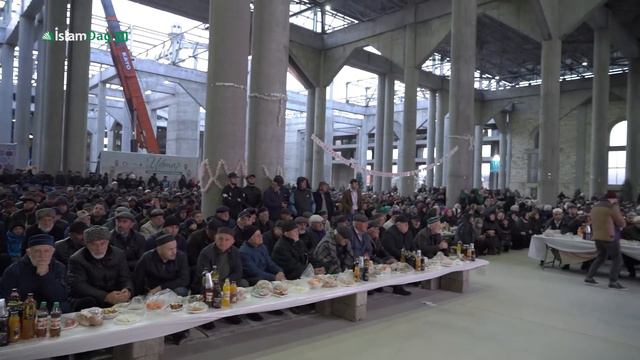 Ифтар единства Тляратинского района в Духовном центре смотреть онлайн