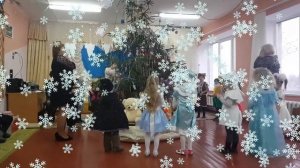 Новогодняя песня "В гости к ёлке мы пришли" в исполнении воспитанников детского сада.
