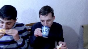 Кто быстрее съест получит 1000 рублей Челлендж