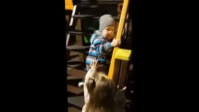 Мальчик с пальчик, девочка с мизинчик