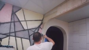 Установил пластиковый уголок, и сразу зделал шпаклевку арки.