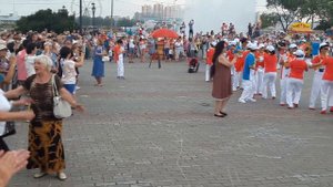 Танцевальный флешмоб пожилых людей Россия-Китай. 12.08.2016 г., Благовещенск