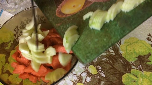 Арбузный салат с помидорами и сыром - вкусный рецепт на Раз-Два! смотреть онлайн