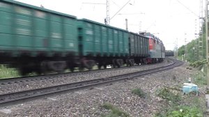 СДВОЕННЫЙ ГРУЗОВОЙ ПОЕЗД СО 141 ПОЛУВАГОНАМИ