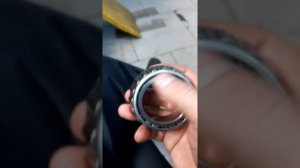 Люфт ступичного подшипника.