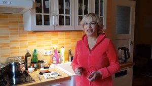 "Ксюша бьёт баклуши" пробует сыр Рокфор.